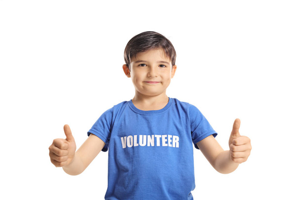 Boy volunteer giving thumbs up and looking at the camera  - Foto, Imagen