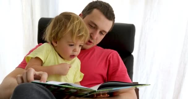Father reading a book to his son - Footage, Video