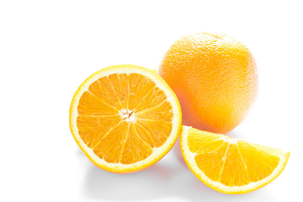 Oranges morceaux entiers et coupés
 - Photo, image