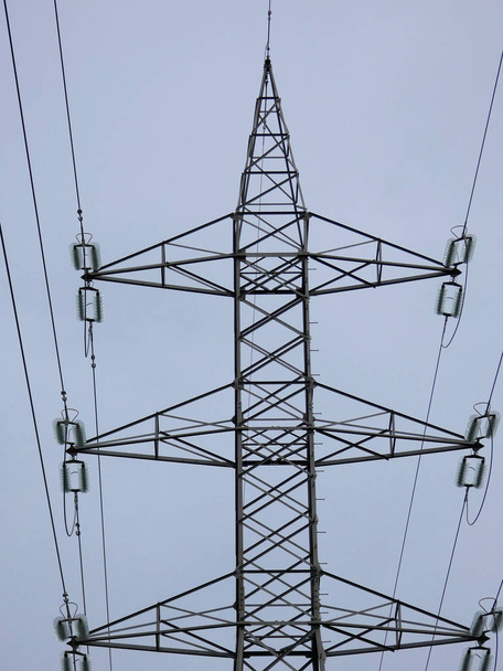 Yüksek gerilim elektrik güç kuleleri - Fotoğraf, Görsel