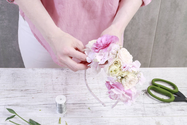 Florist at work: How to make flower crown  tutorial. - Photo, image