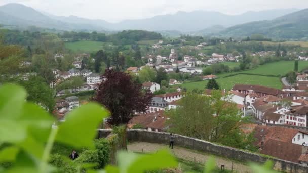 Landschaft von pays basque, saint jean pied de port im Süden Frankreichs - Filmmaterial, Video