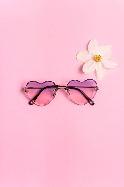 stylische Sommer-Sonnenbrille für Frauen für Party und Spaziergänge - Foto, Bild