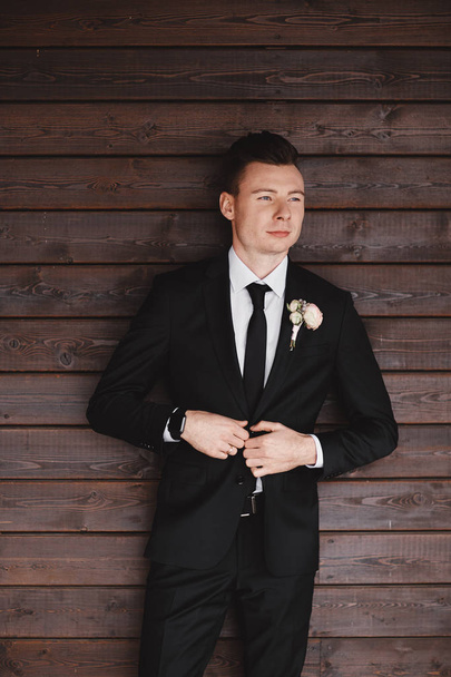 Man's style. Elegant young man. Close-up portrait of the man in a luxury classic trendy suit. portrait of the groom. Men's beauty, fashion. - Foto, immagini