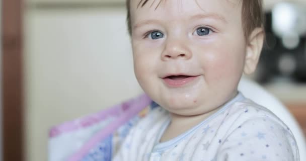 Baby boy is laughing - Filmagem, Vídeo