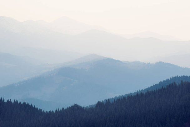 Σιλουέτες μπλε βουνών - Φωτογραφία, εικόνα