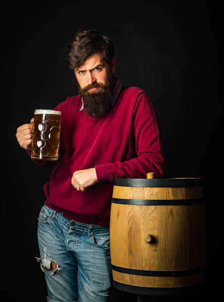 Happy smiling man with beer. Brewery concept. Beer in the US. Wooden barrel and glass of beer. - Φωτογραφία, εικόνα