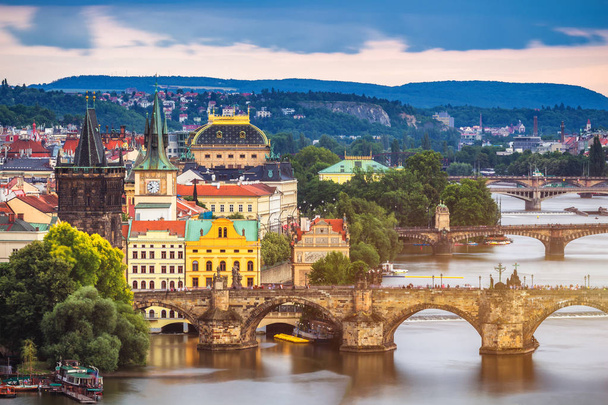 Híres ikonikus kép, a Károly-híd, Prága, Cseh Köztársaság. C - Fotó, kép