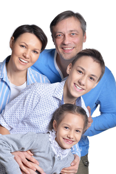 Onnellinen hymyilevä perhe
 - Valokuva, kuva
