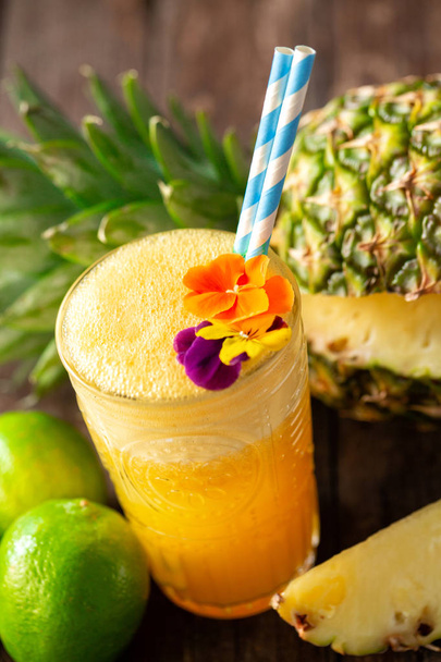 Refreshing tropical fruit smoothie for gaining tons of life ener - Foto, Bild