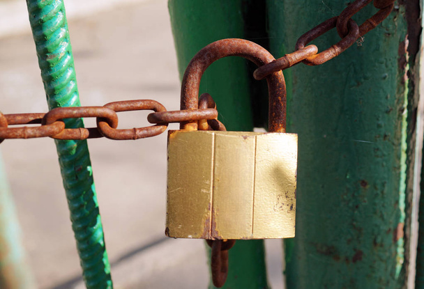 Rusty padlock on rusty chain. - Photo, Image