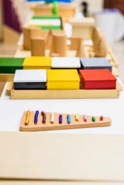 Különböző típusú Montessori oktatási anyag az SC - Fotó, kép