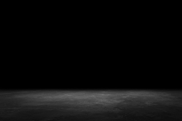 Asphaltfläche, Rennstrecke auf schwarzem Hintergrund - Foto, Bild