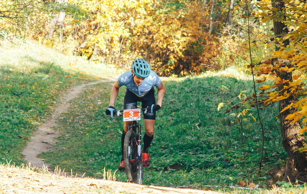 October 14, 2018, Minsk, Belarus.2018 Olympic Cross Country Cup XCO in Medvezhino Cyclist on the bike along the trail in the beautiful autumn forest - Zdjęcie, obraz
