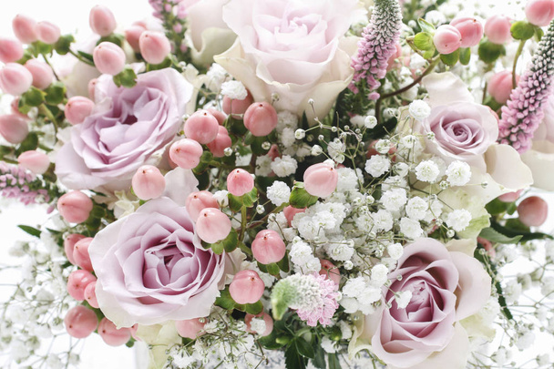 Ramo de boda con rosas rosadas
 - Foto, Imagen