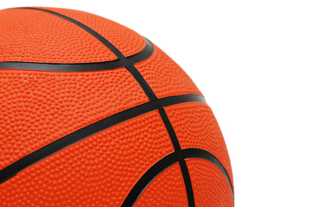 Turuncu basketbol üzerinde beyaz izole - Fotoğraf, Görsel