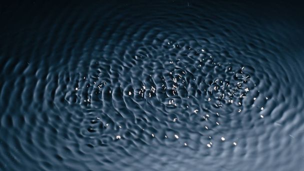 De textuur van water onder invloed van trillingen in 432 Hertz - Foto, afbeelding