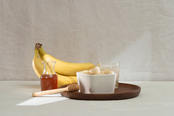 Banana smothies ingredients milk almonds - Zdjęcie, obraz