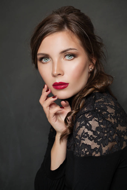 Elegant woman portrait. Beautiful female face with red lips - Photo, Image