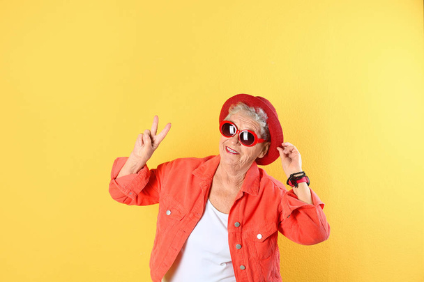 Portrait of cool grandmother on color background - Foto, Bild