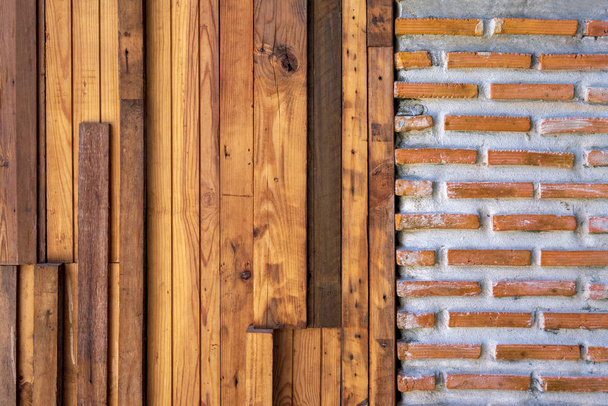 Fából készült deszka és téglaházak régi háttere. - Fotó, kép