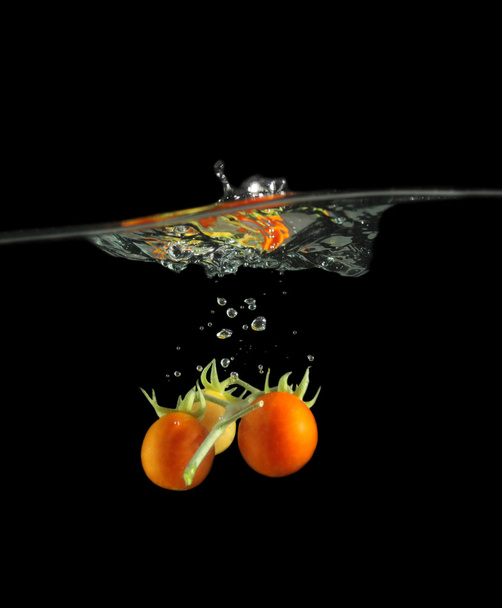 Tomato in the water - Фото, зображення