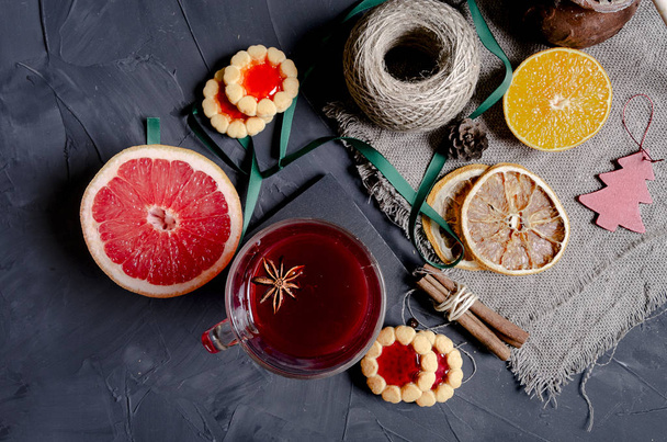 Christmas hot mulled wine with aromatic spices. - Фото, изображение