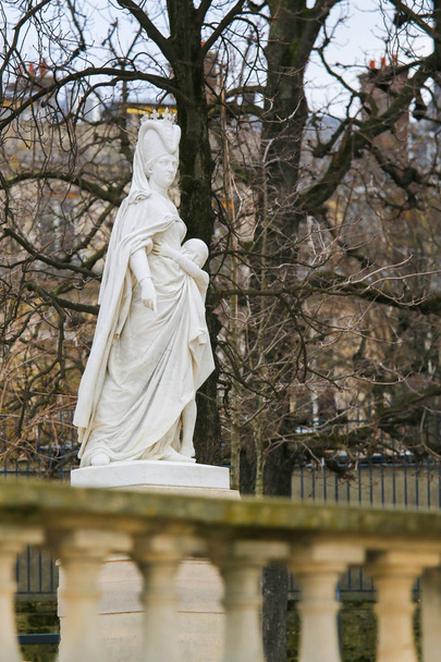Statue of Margaret of Anjou in the Jardin du Luxembourg, Paris,  - Photo, Image
