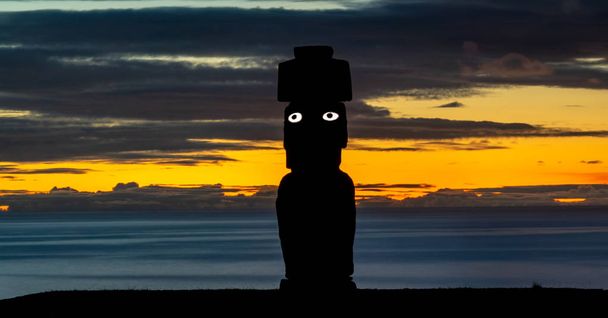 Ahu Ko Te Riku moai silmät Rapa Nui hämärässä, pitkä altistuminen
 - Valokuva, kuva
