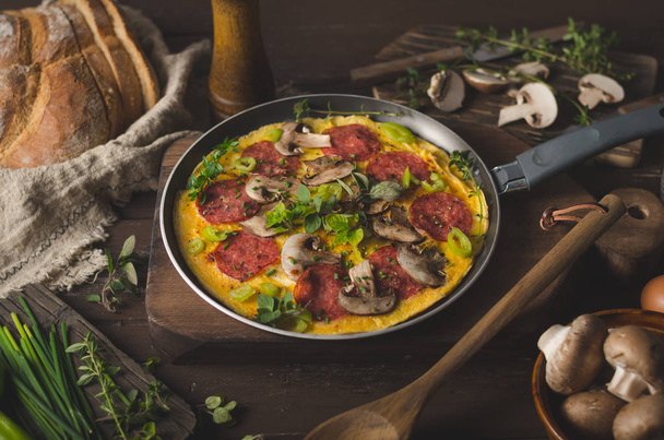 Homemade delish egg omelette with salami - Foto, immagini