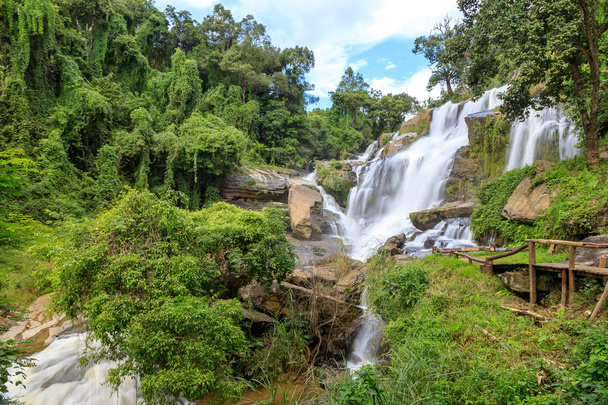 メー ・ クラン滝滝、ドイ ・ インタノン国立公園、チェンマイ、タイ - 写真・画像