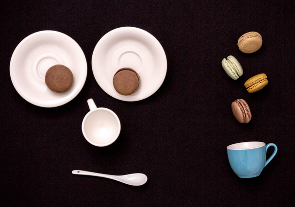 Smakelijke gekleurde Macarons in grappige stijl - Foto, afbeelding