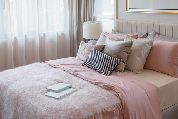 roze kleurtoon mooie slaapkamer  - Foto, afbeelding