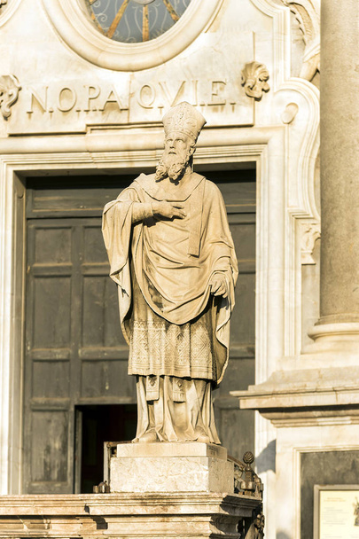 Esculturas da Catedral Metropolitana de Santa Ágata em Catania, Sicília, Itália
. - Foto, Imagem