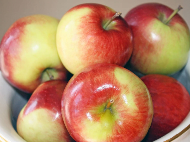 Tigela de maçãs deliciosas saudáveis - um ótimo lanche
  - Foto, Imagem