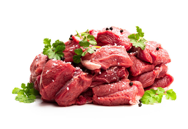Мясо из ягненка без костей со специями, выделенными на белом
  - Фото, изображение