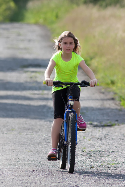 Teens girl on bike - Foto, Bild