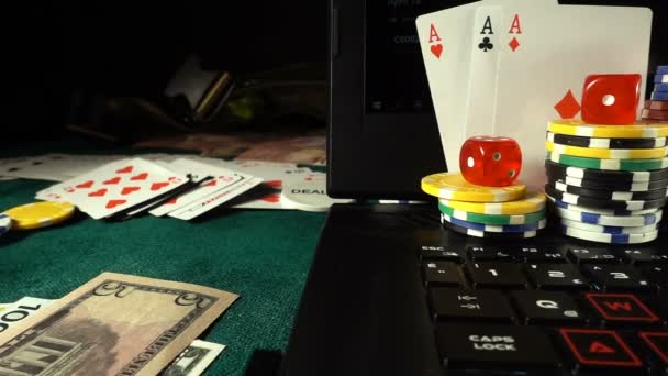 Juegos de cartas de poker Dices and Chips ToolsWinning Games que tiene muchos riesgos y éxito como Poker, Blackjack. Se juega sobre todo en los casinos, el peligro está perdiendo todo a veces si usted no tiene suficiente suerte
 - Metraje, vídeo
