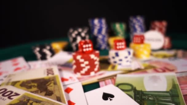 Hazardní hráčské hry dices a chipsy, které mají spousty rizik a úspěchů jako Poker, blackjack. Většinou se hraje v kasinech, nebezpečí ztrácí někdy všechno, když nemáte dost štěstí - Záběry, video