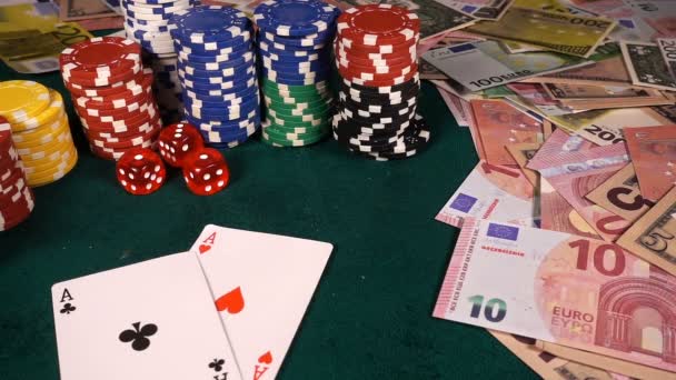 Gambling Poker Cards Dices and Chips ToolsWinning Games which has lots of risks and success like Poker, Blackjack. It is mostly played in casinos, danger is losing everything sometimes if you dont have enough luck - Filmati, video