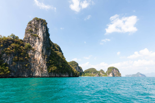Vápencové útesy na Koh Phanak, Phang Nga Bay, Phuket, Thajsko - Fotografie, Obrázek