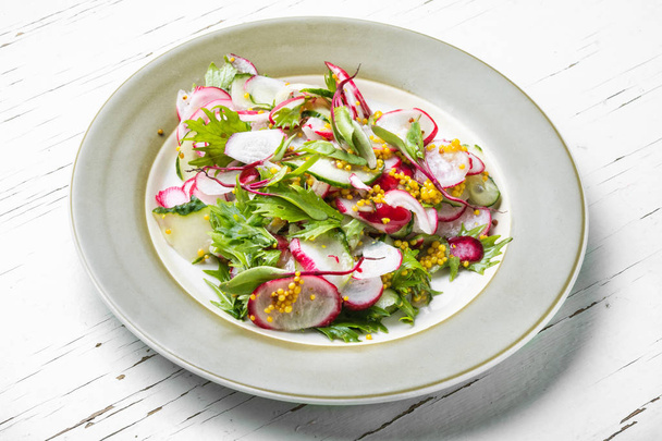 Spring salad with radishes - Фото, зображення