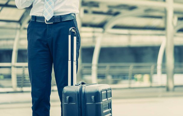 Business man traveller with luggage on train station - Foto, Imagem