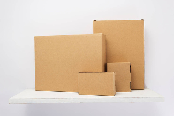 cardboard box on wooden shelf  - Foto, Imagen
