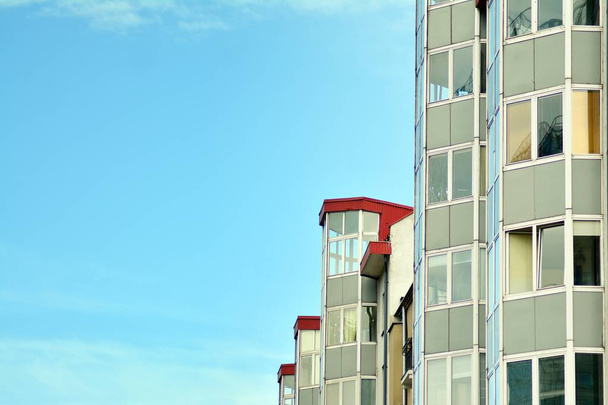 fachada de um moderno edifício de apartamentos - Foto, Imagem