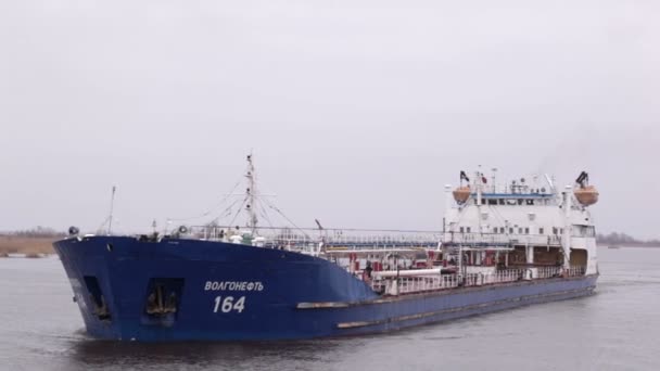 Cargo ship sailing on the Volga river in the fog. - Footage, Video