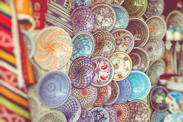 チュニジア市場、チュニジアの伝統的なお土産。選択的フォク - 写真・画像
