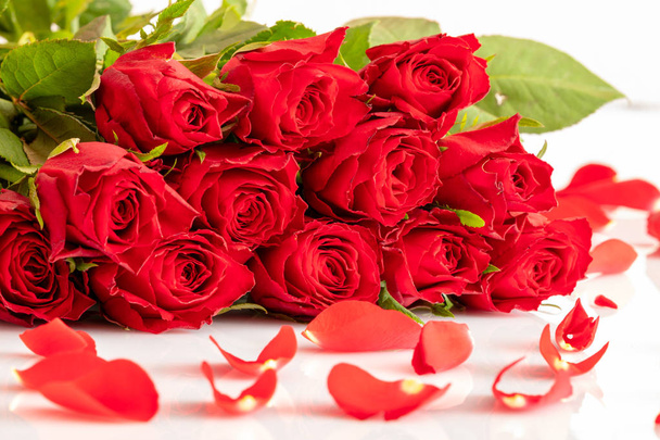 rosas vermelhas por amor
 - Foto, Imagem