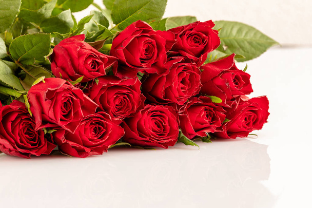 rosas rojas por amor
 - Foto, Imagen