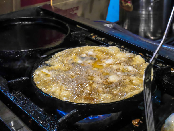 Cozinhar marisco frito com brotos (comida tailandesa) no ste
 - Foto, Imagem